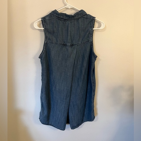 Banana republic denim chambray top - Picture 2 of 2